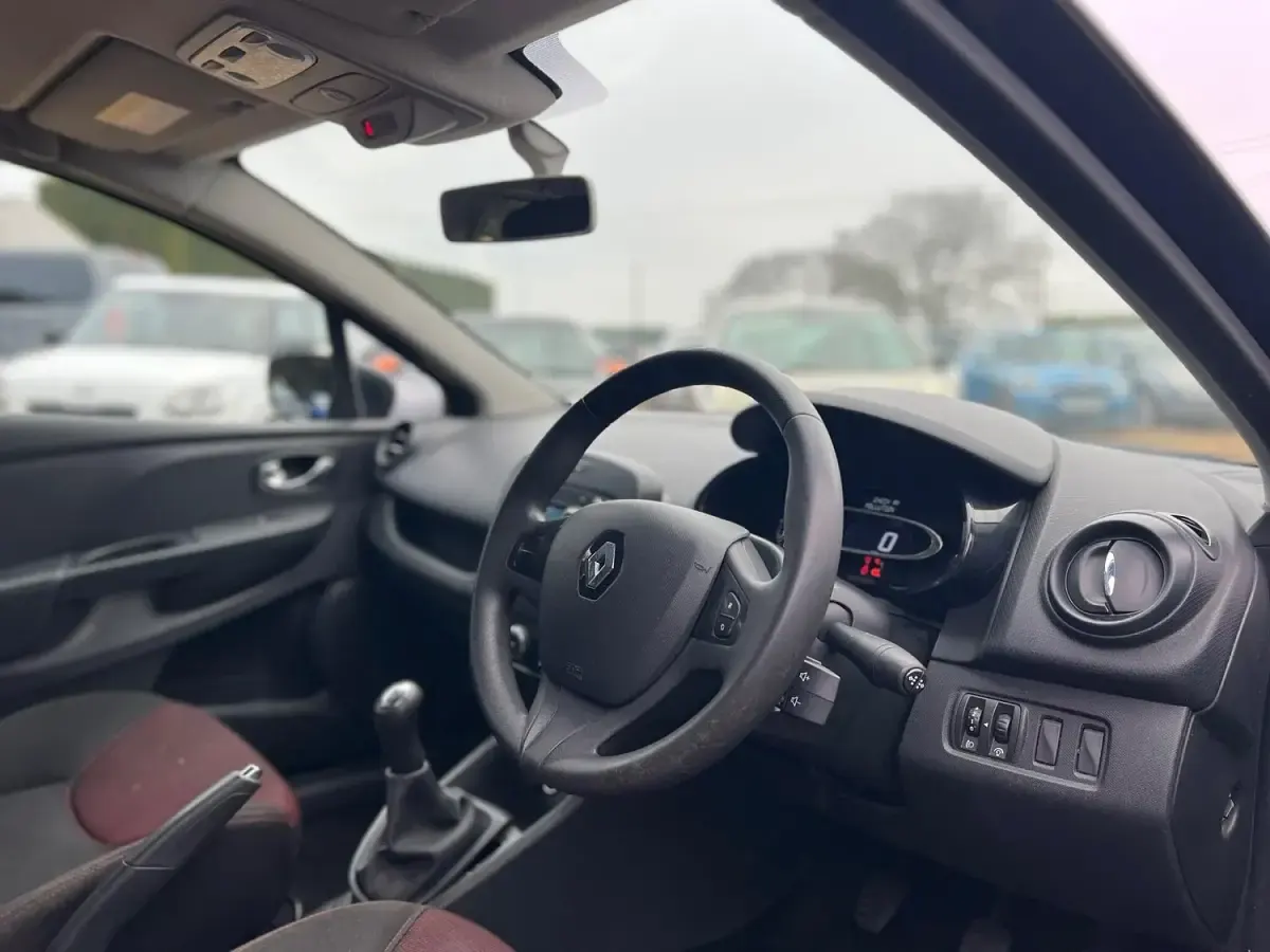 Used Renault Clio Expression+ 75 HP (55 kW) 2013 Black Hatchback