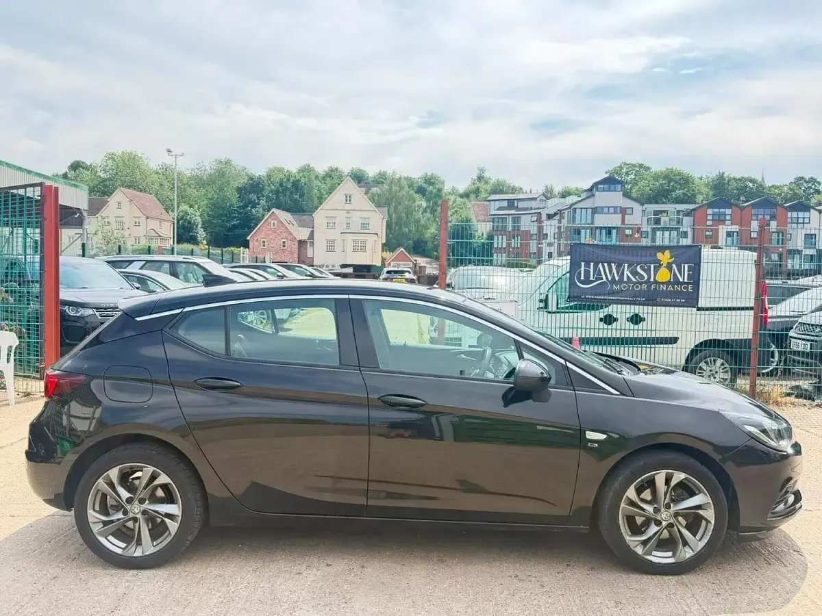 Used Vauxhall Astra SRi 150 HP (110 kW) 2017 Black Hatchback