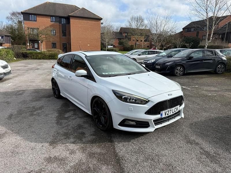 Used Ford Focus ST 185 HP (136 kW) 2017 White Hatchback