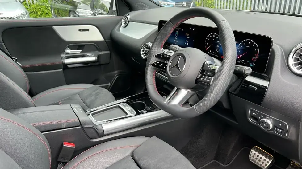Used Mercedes GLA200 Executive 163 HP (119 kW) 2025 Polar white SUV