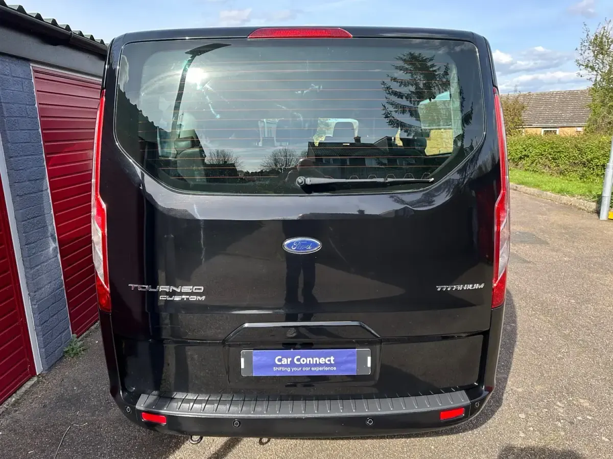 Begagnad Ford Tourneo Custom Titanium 2017 Svart Van