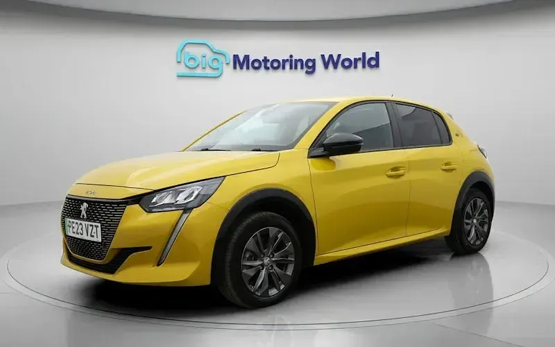 Used Peugeot e-208 Active+ 100 kW (136 HP) 2023 Yellow Hatchback