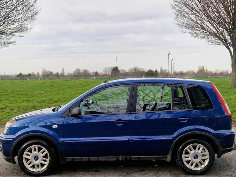 Used Ford Fusion Zetec 2008 Blue Hatchback