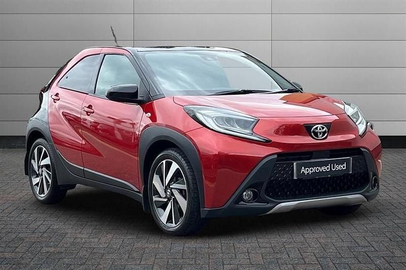 Chilli red with black Used 2023 Toyota Aygo Hatchback | £14,550 (Fair price) - Image 1/4