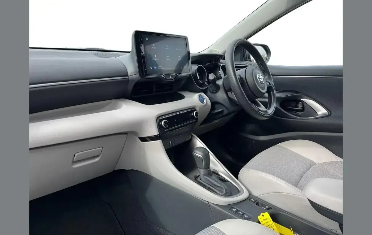 Used Toyota Yaris Hybrid 113 HP (83 kW) 2023 Black Hatchback