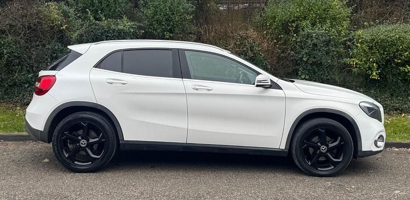 Used Mercedes GLA200 136 HP (100 kW) 2018 White SUV