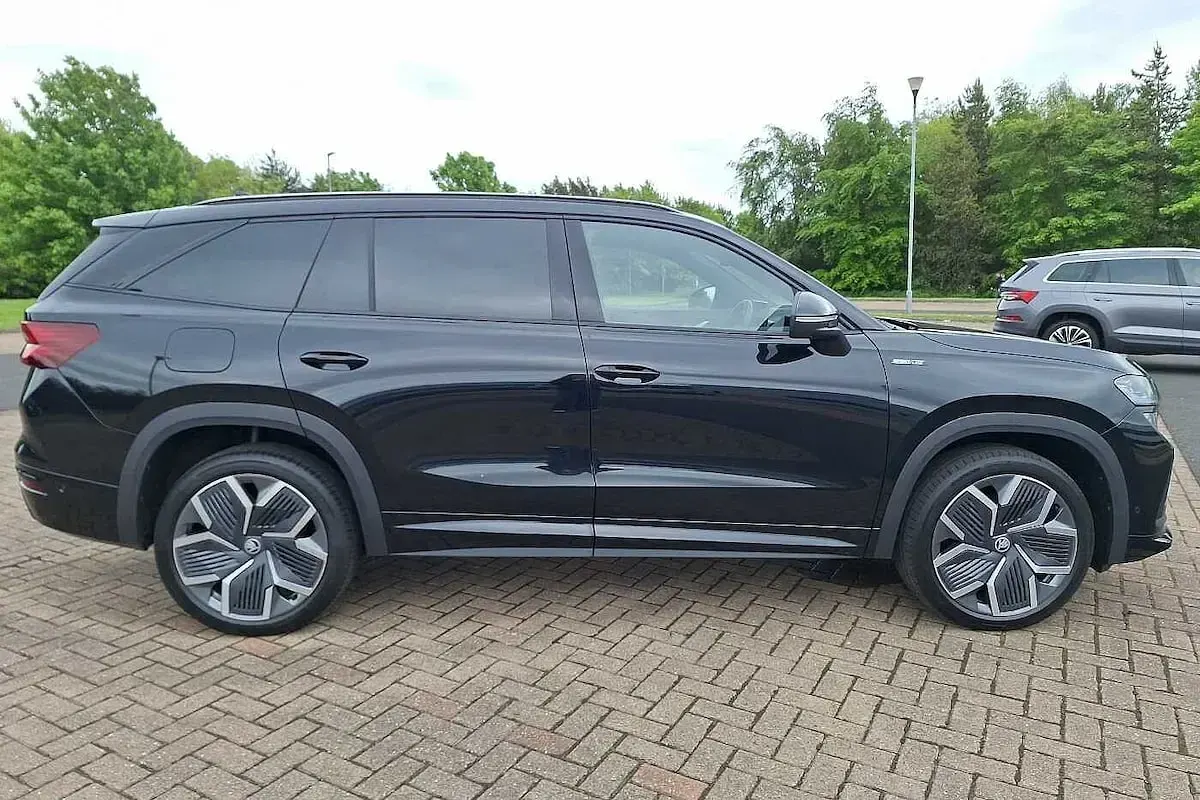 Used Skoda Kodiaq SportLine 190 HP (139 kW) 2025 Black magic pearl effect SUV