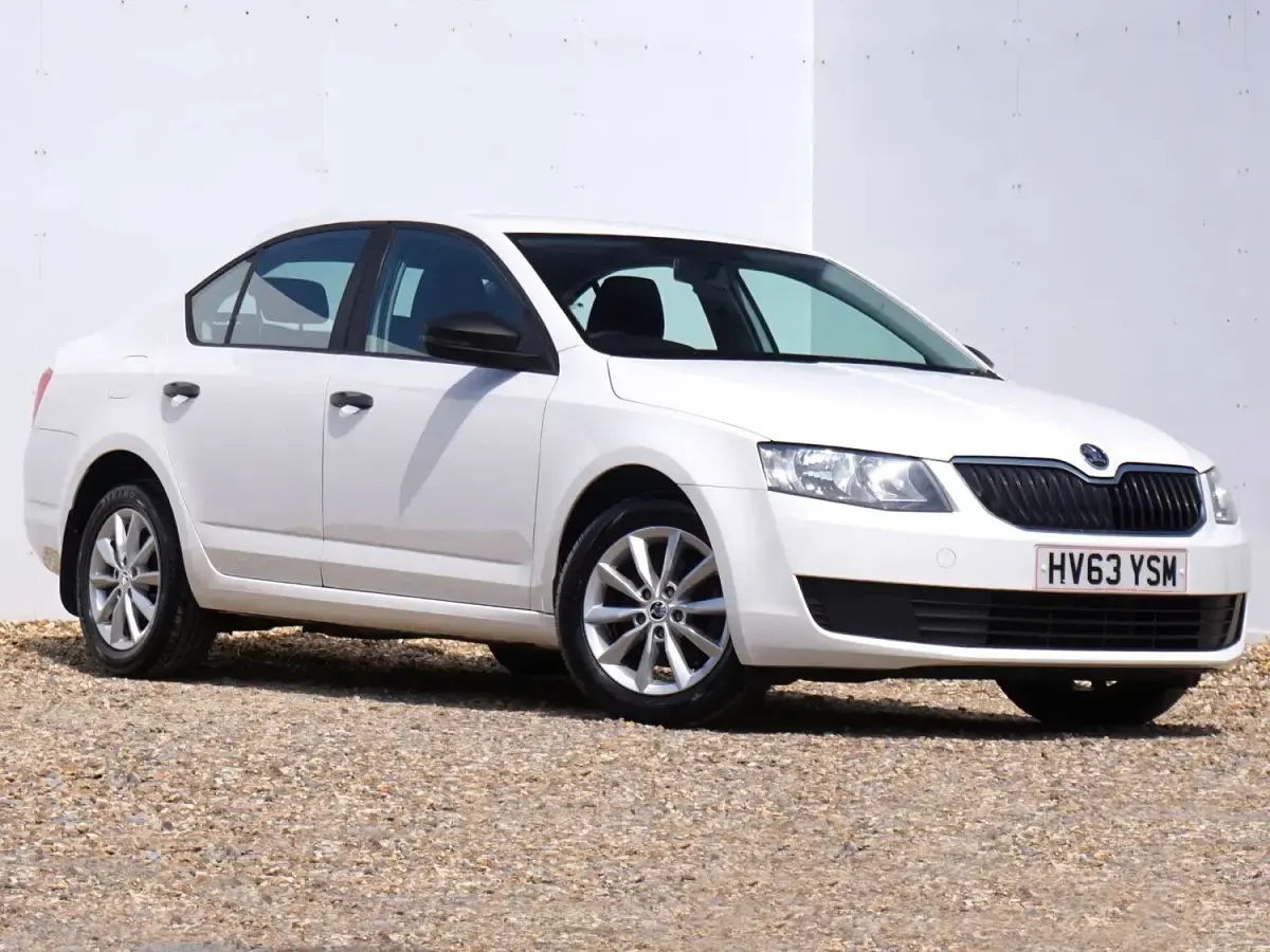 Used Skoda Octavia SE 105 HP (77 kW) 2013 White Hatchback