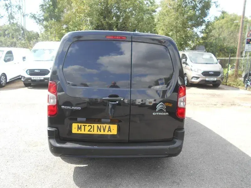 Second-hand Citroën Berlingo 100 CP (73 kW) 2021 Negru Monovolum