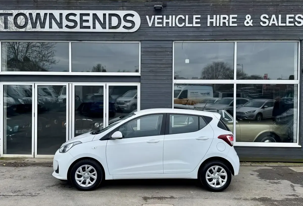 Used Hyundai i10 SE 87 HP (63 kW) 2018 White Hatchback