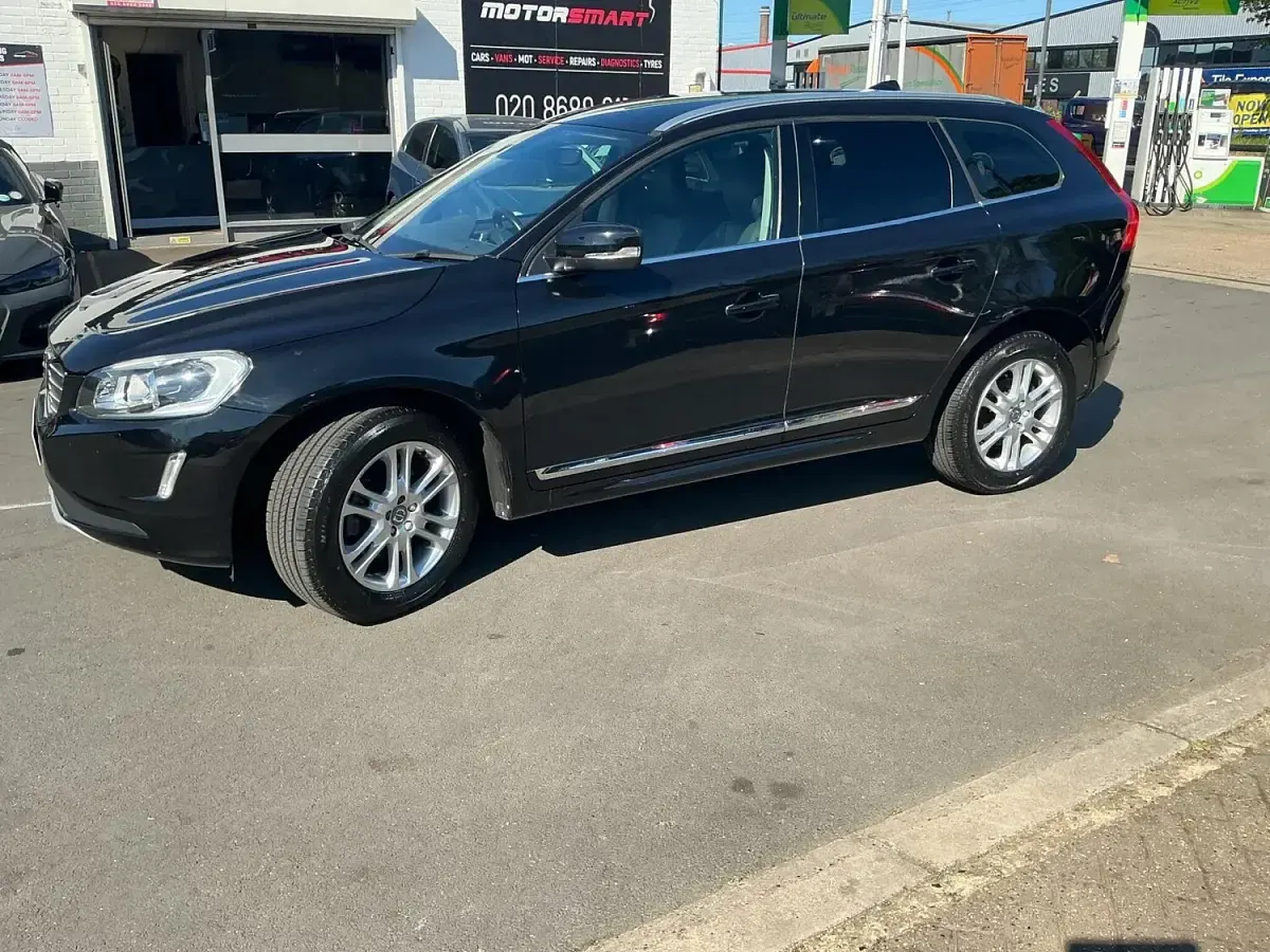 Used Volvo XC60 SE Lux 2015 Black SUV