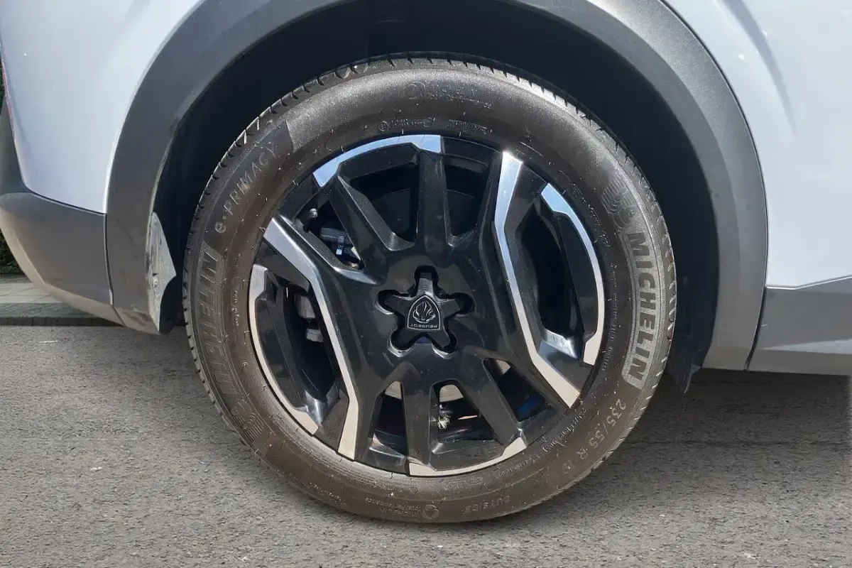 Used Peugeot e-3008 Allure 156 kW (213 HP) 2025 White SUV