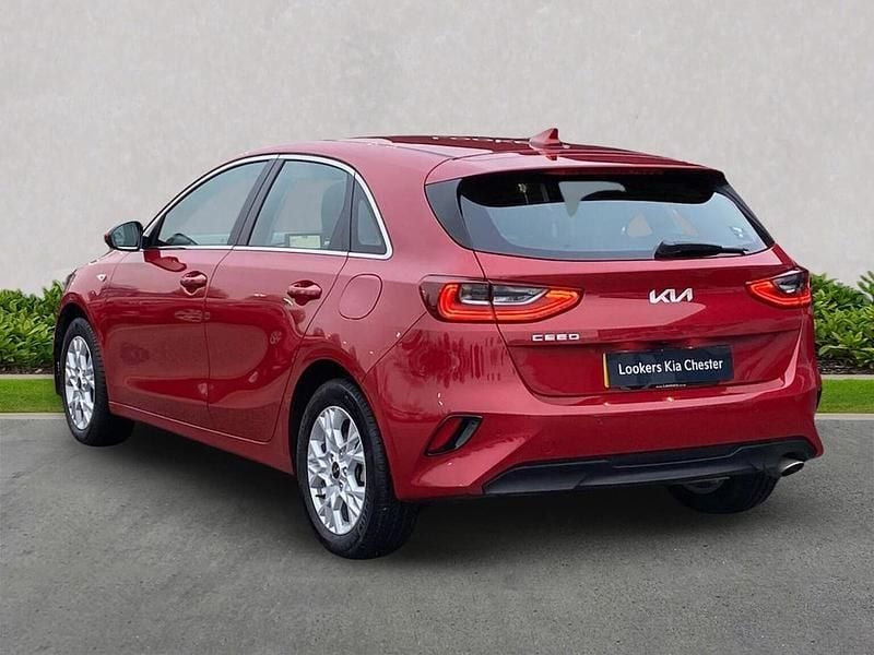 Used Kia Ceed 138 HP (101 kW) 2025 Red Hatchback