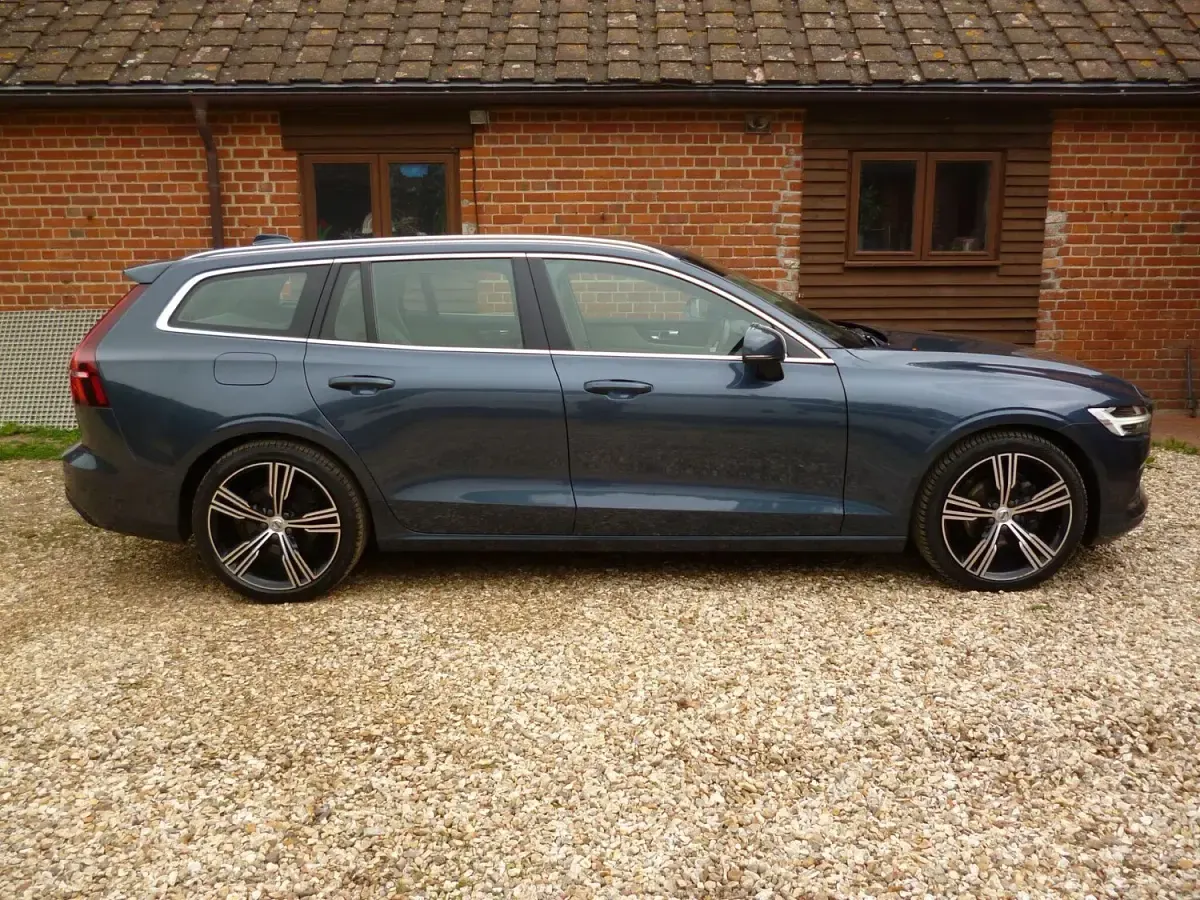 Used Volvo V60 Inscription 2018 Blue Estate