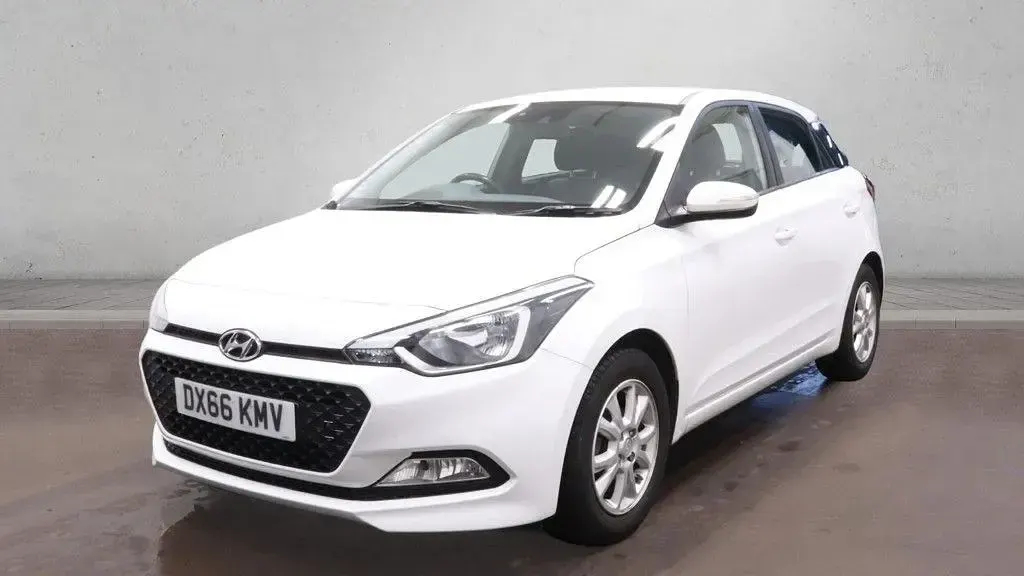 Used Hyundai i20 SE 84 HP (61 kW) 2016 White Hatchback