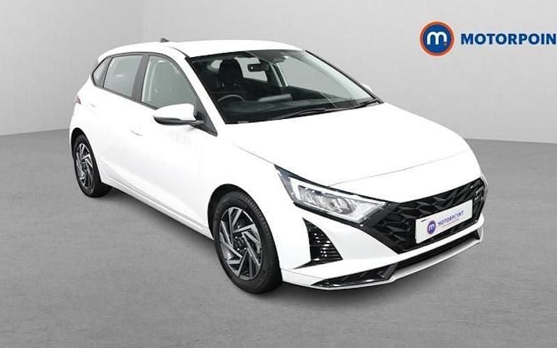 Used Hyundai i20 Advanced 101 HP (74 kW) 2024 White Hatchback