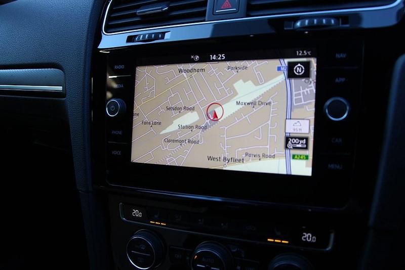 Used VW Golf VII Advance 204 HP (150 kW) 2018 White Hatchback