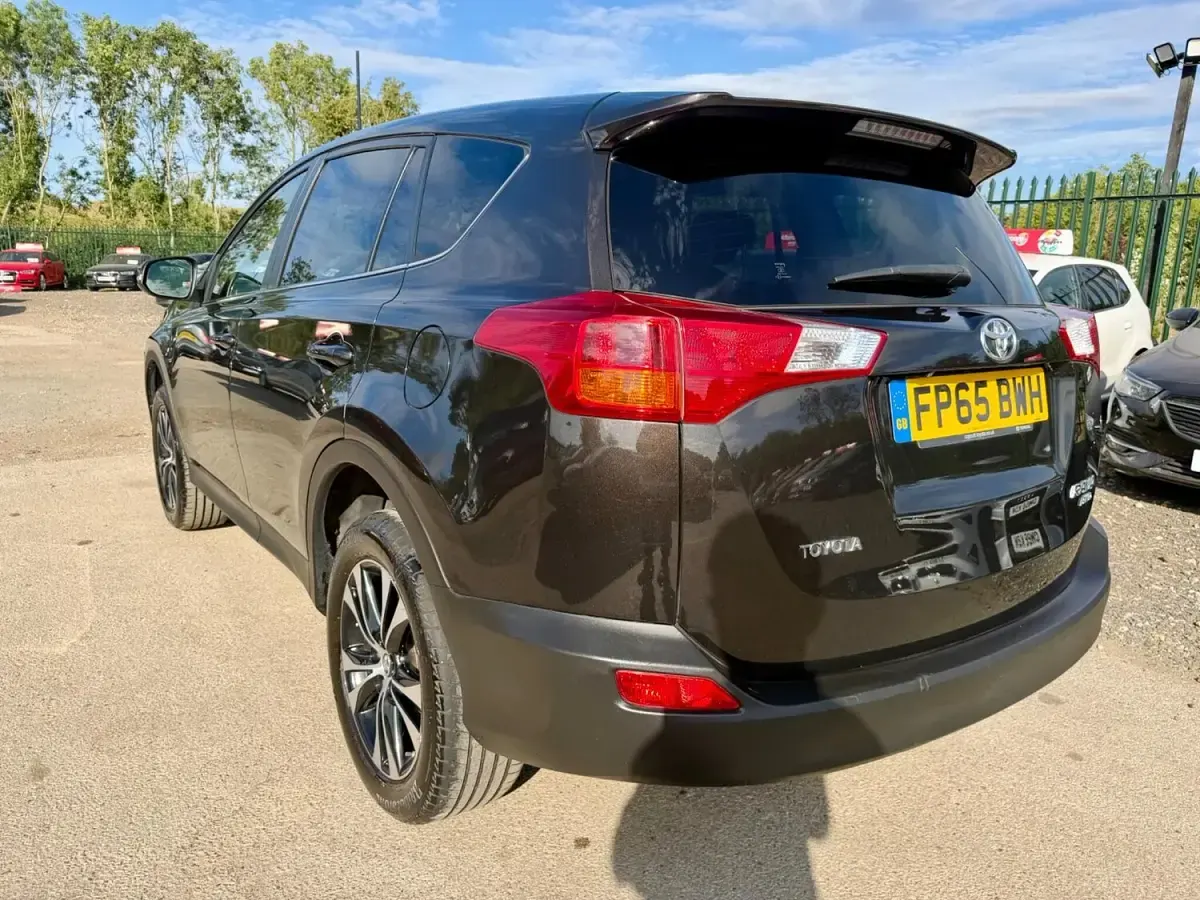 Used Toyota RAV4 151 HP (111 kW) 2015 Brown SUV