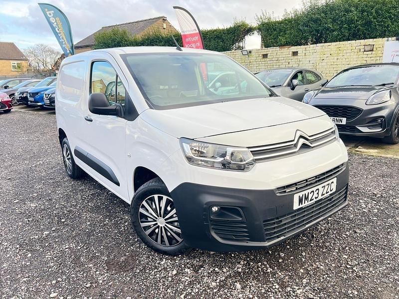 Used Citroën Berlingo 100 HP (73 kW) 2023 White MPV