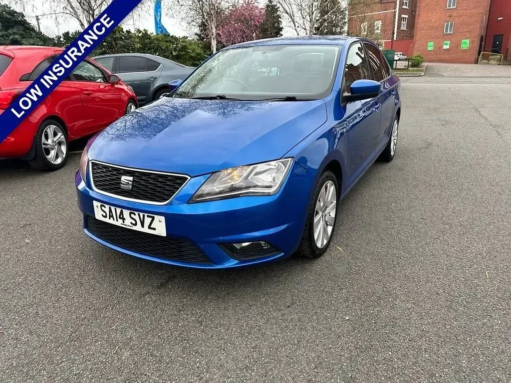 Begagnad Seat Toledo SE 105 HK (77 kW) 2014 Blå Halvkombi