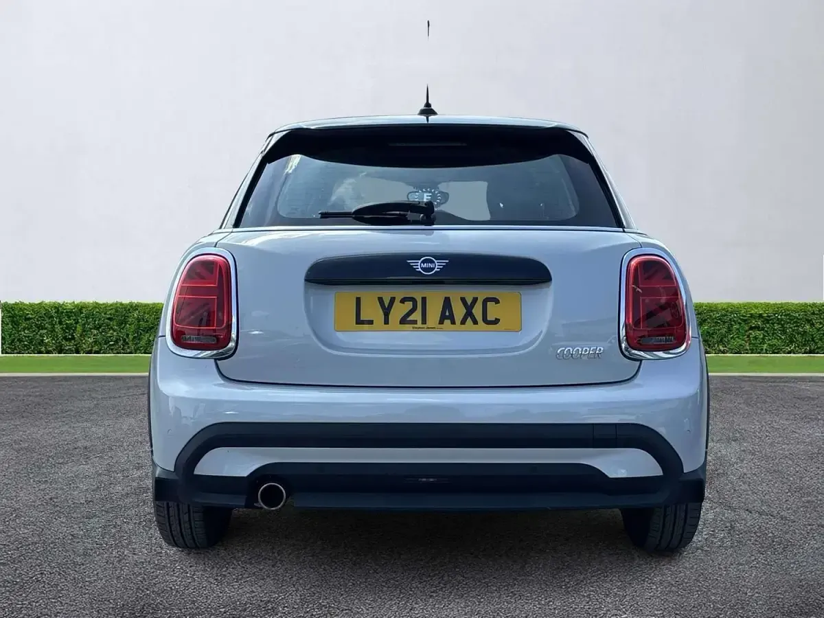 Used Mini Cooper Classic 136 HP (100 kW) 2021 Silver Hatchback