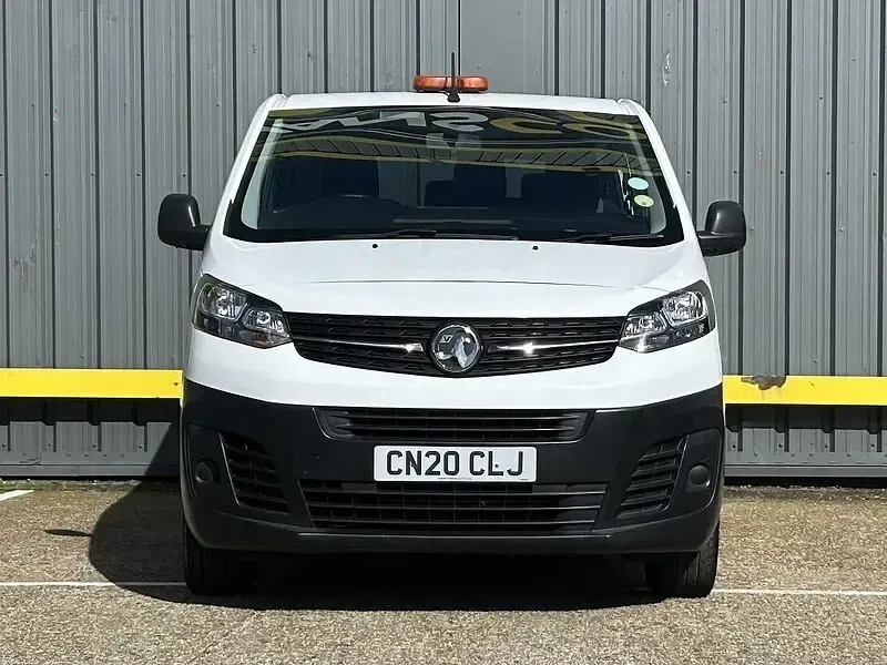 Used Vauxhall Vivaro Edition 120 HP (88 kW) 2020 White MPV