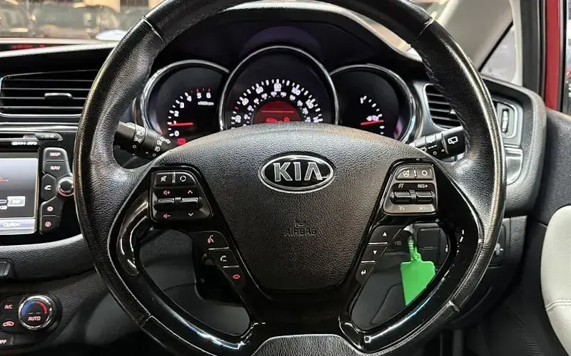 Used Kia Ceed 128 HP (94 kW) 2013 Red Hatchback