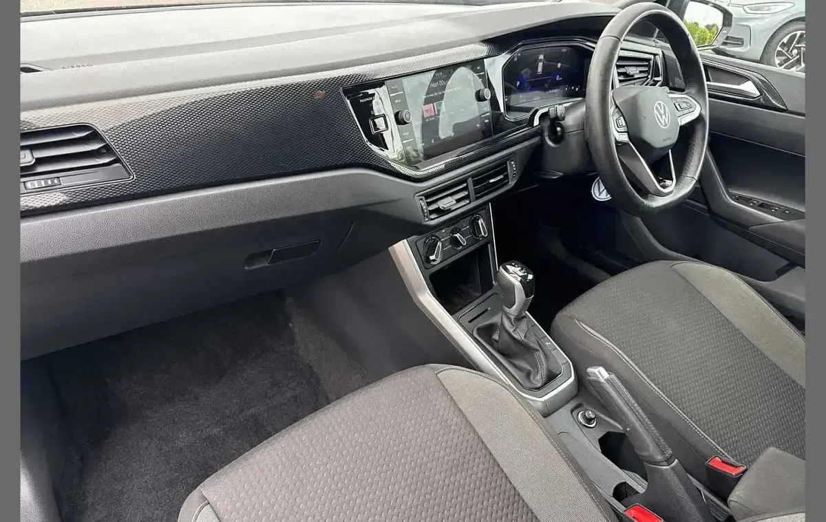 Second-hand VW Polo Life 95 CP (69 kW) 2025 Negru Hatchback