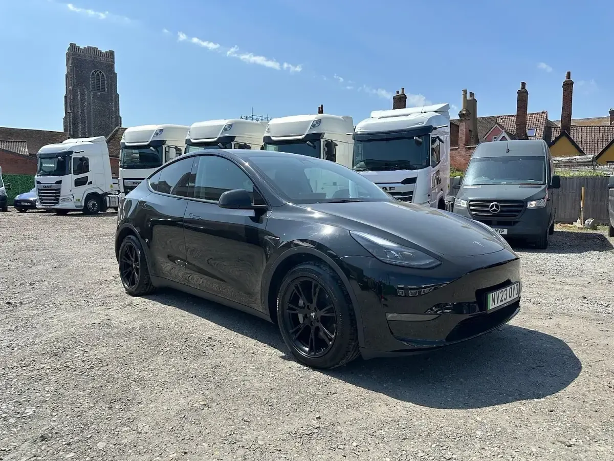 Used Tesla Model Y Long Range AWD 250 kW (340 HP) 2023 Black SUV