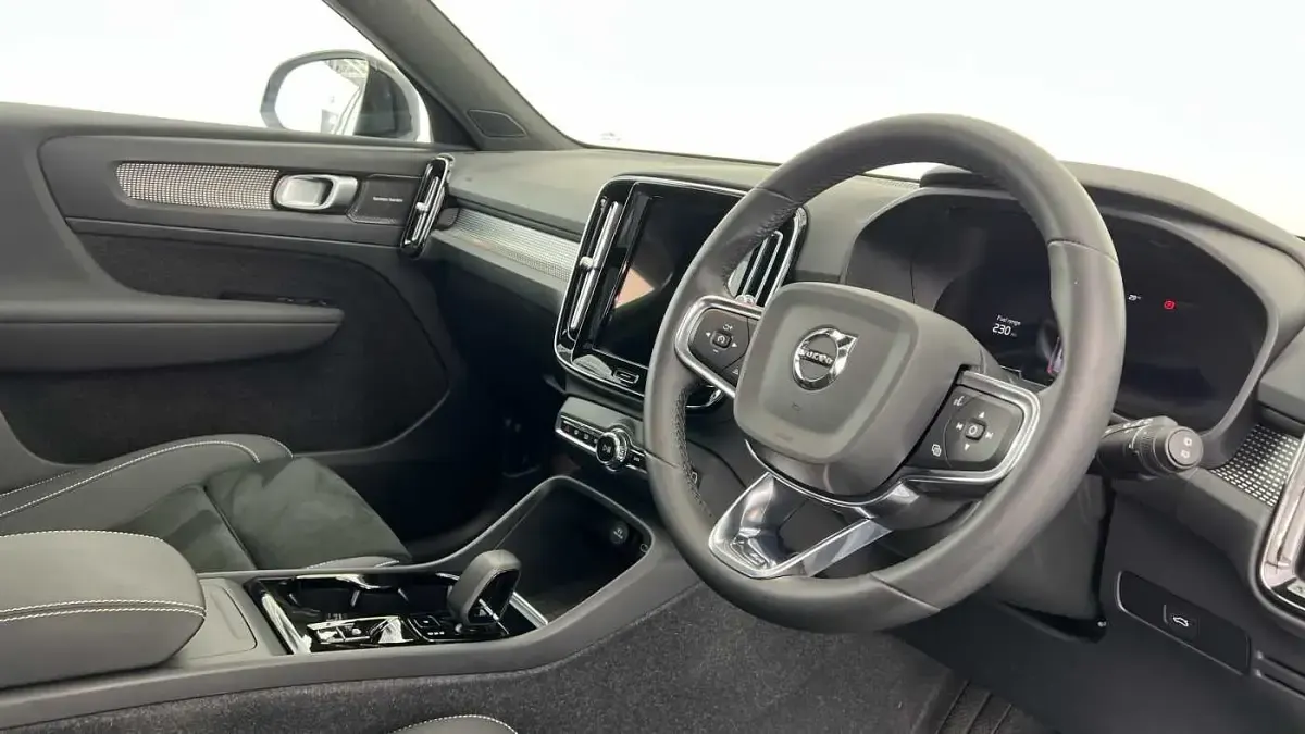 Used Volvo XC40 Ultimate 161 HP (118 kW) 2023 Blue SUV