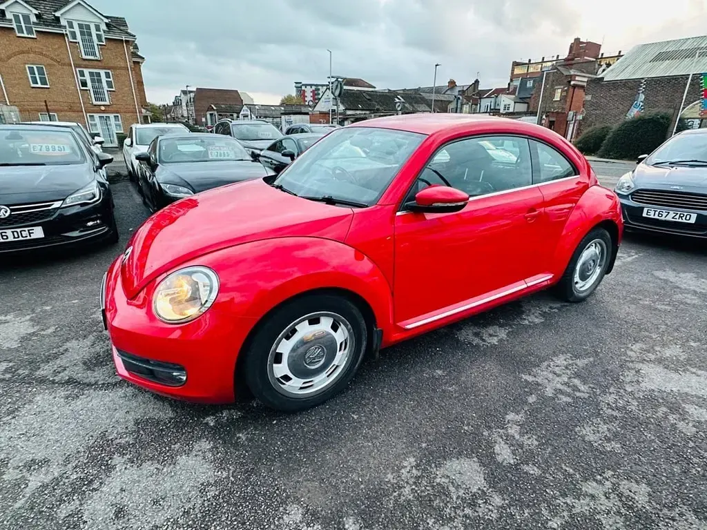 Used VW Beetle Design 110 HP (80 kW) 2015 Red Hatchback