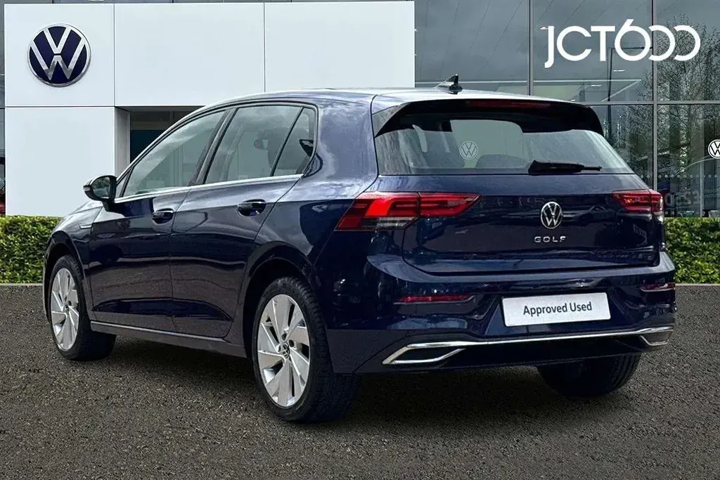 Used VW Golf VIII Style 130 HP (95 kW) 2022 Blue Hatchback