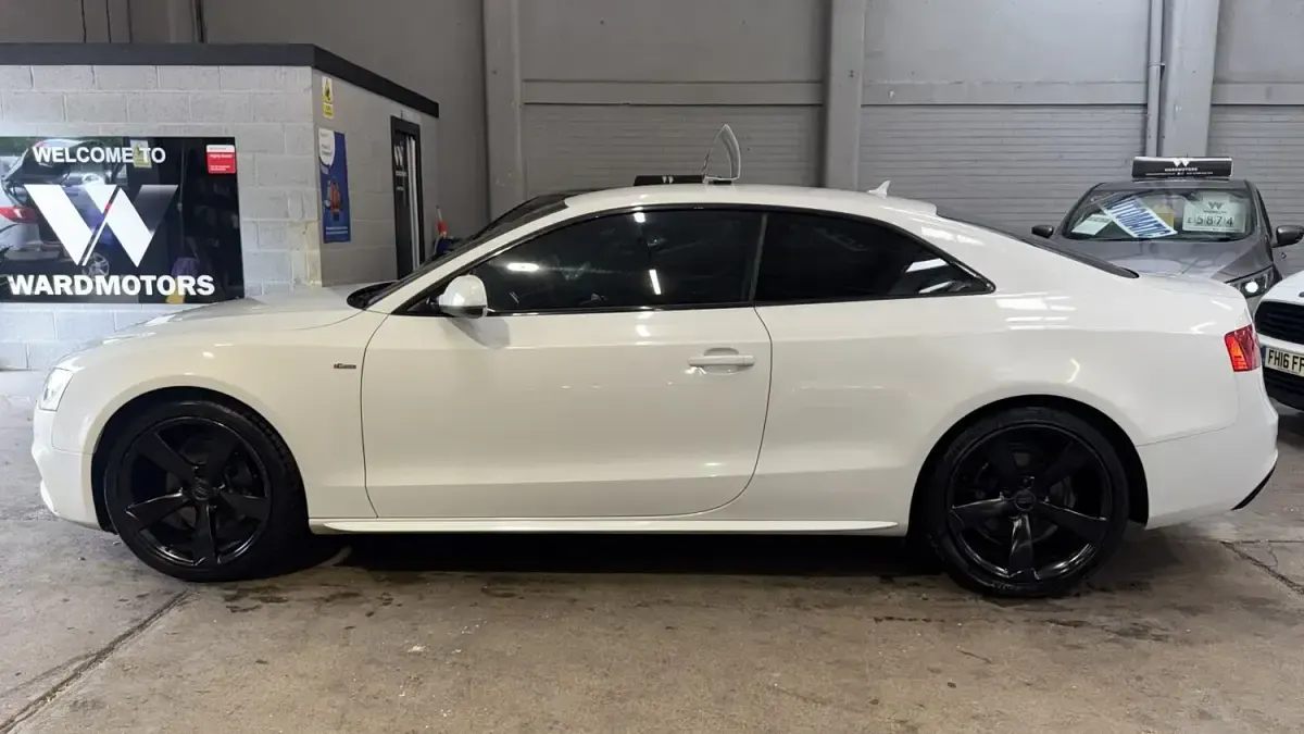 Used Audi A5 Black Edition 245 HP (180 kW) 2014 White Coupe