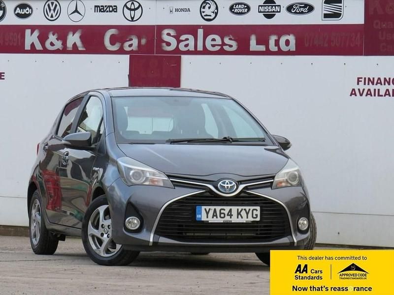 Used Toyota Yaris Hybrid 101 HP (74 kW) 2015 Grey Hatchback
