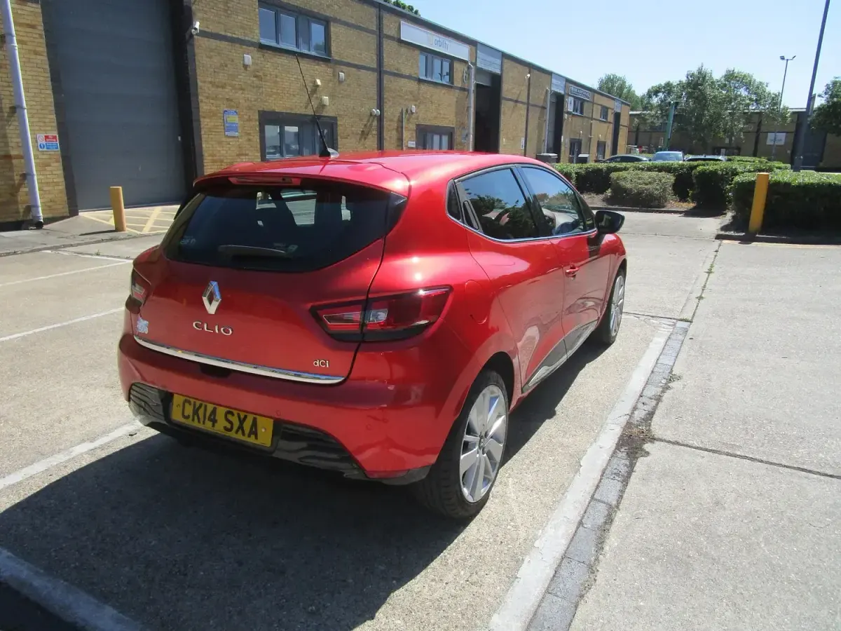 Used Renault Clio Dynamique 90 HP (66 kW) 2014 Red Hatchback