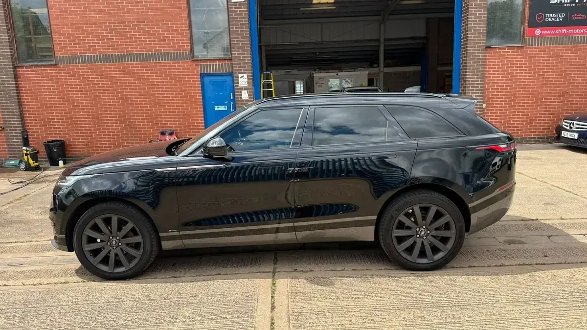 Used Land Rover Range Rover Velar SE Dynamic 240 HP (176 kW) 2018 Black SUV