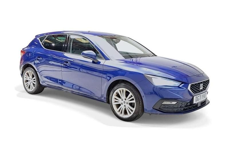 Used Seat Leon SE Dynamic 115 HP (84 kW) 2021 Blue Hatchback