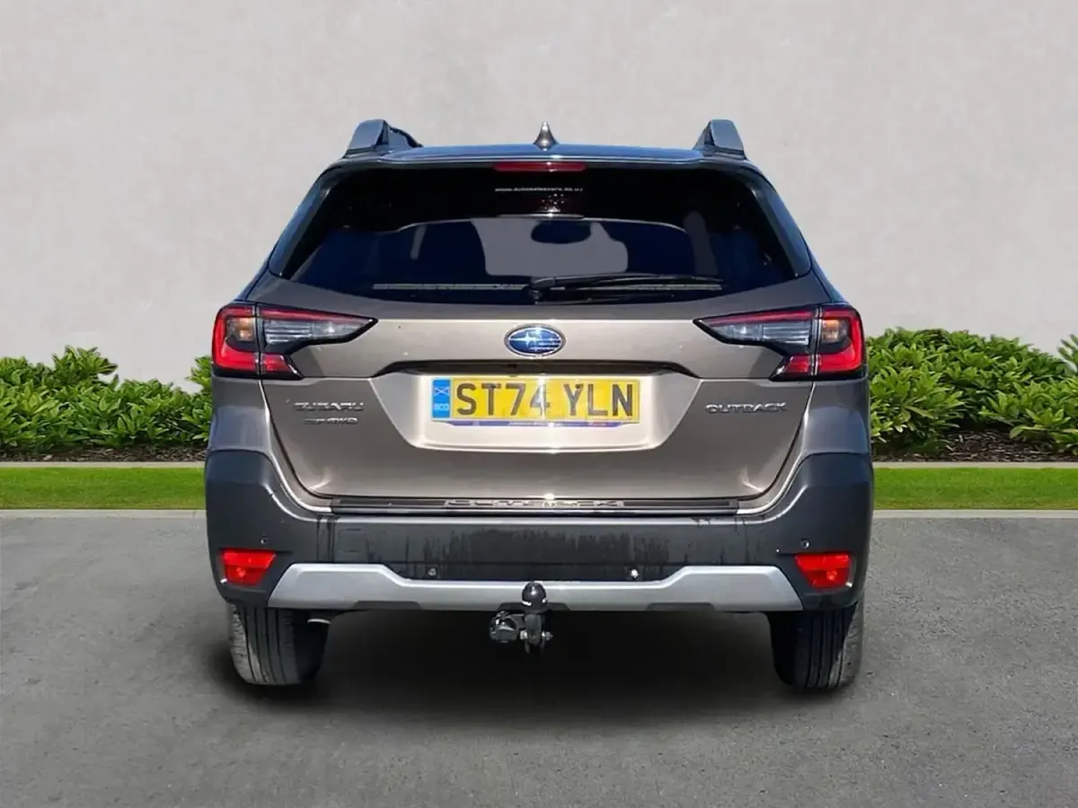 Używany Subaru Outback 169 KM (124 kW) 2025 Złoty Kombi