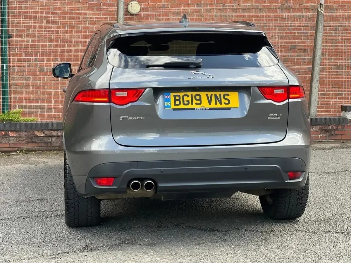 Second-hand Jaguar F-Pace R-Sport 180 CP (132 kW) 2019 Gri SUV