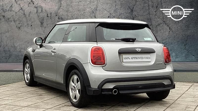 Begagnad Mini Cooper Classic 134 HK (98 kW) 2023 Silver Halvkombi