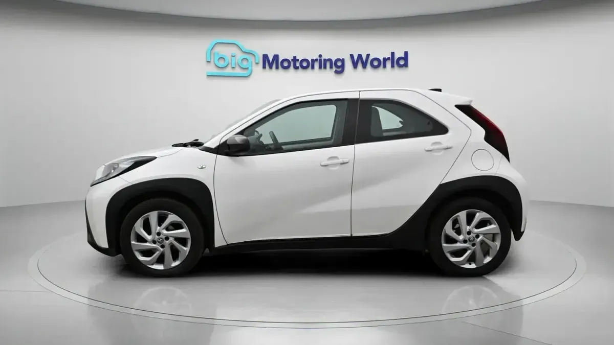 Usado Toyota Aygo X PURE 72 CV (52 kW) 2022 Blanco SUV