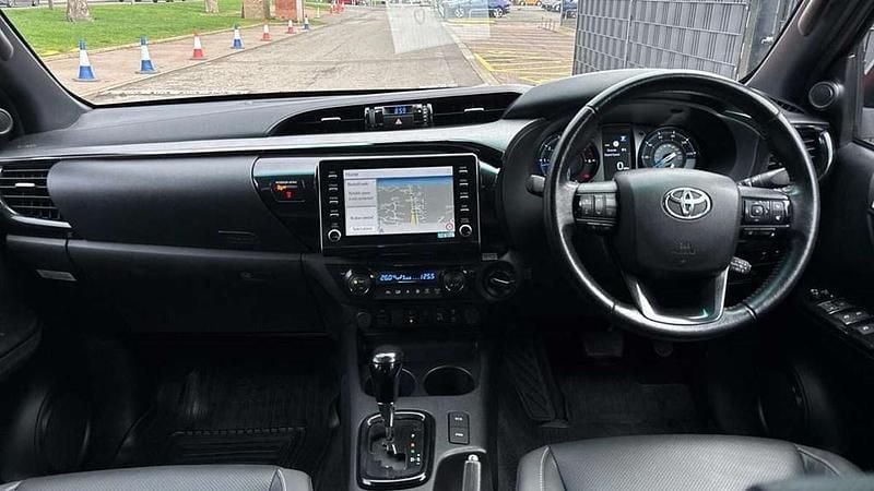 Used Toyota HiLux 201 HP (147 kW) 2024 Orange Pickup