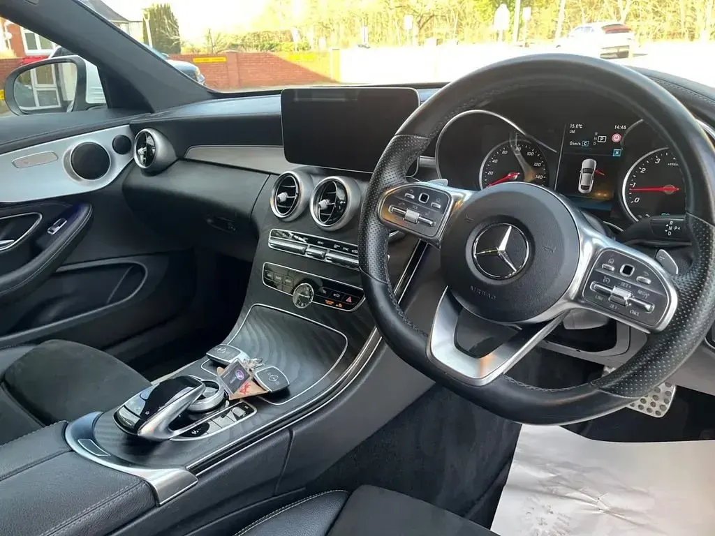Begagnad Mercedes C200 AMG Line Premium 2018 Vit Sportkupé