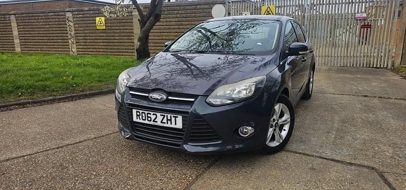 Used Ford Focus Zetec 125 HP (91 kW) 2012 Grey Hatchback