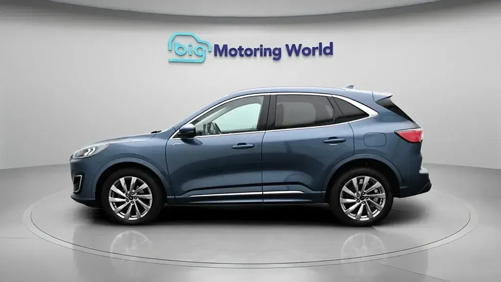 Usado Ford Kuga Vignale 190 HP (139 kW) 2023 Azul SUV