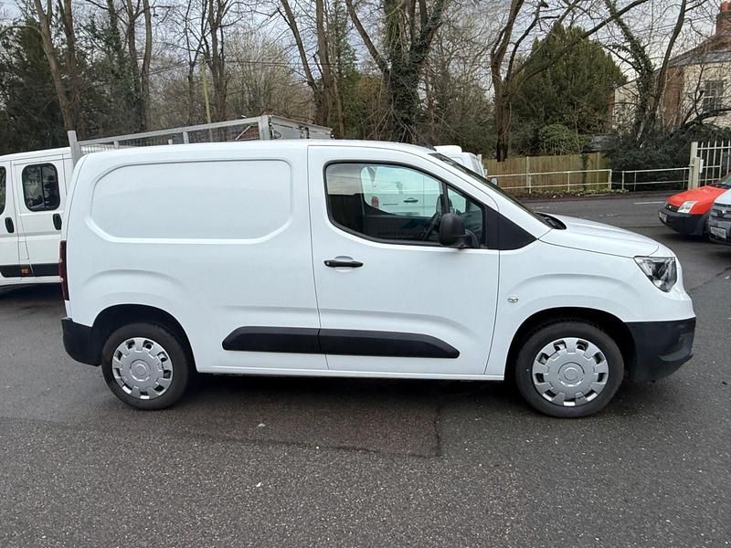 Used Vauxhall Combo 100 HP (73 kW) 2021 White Van