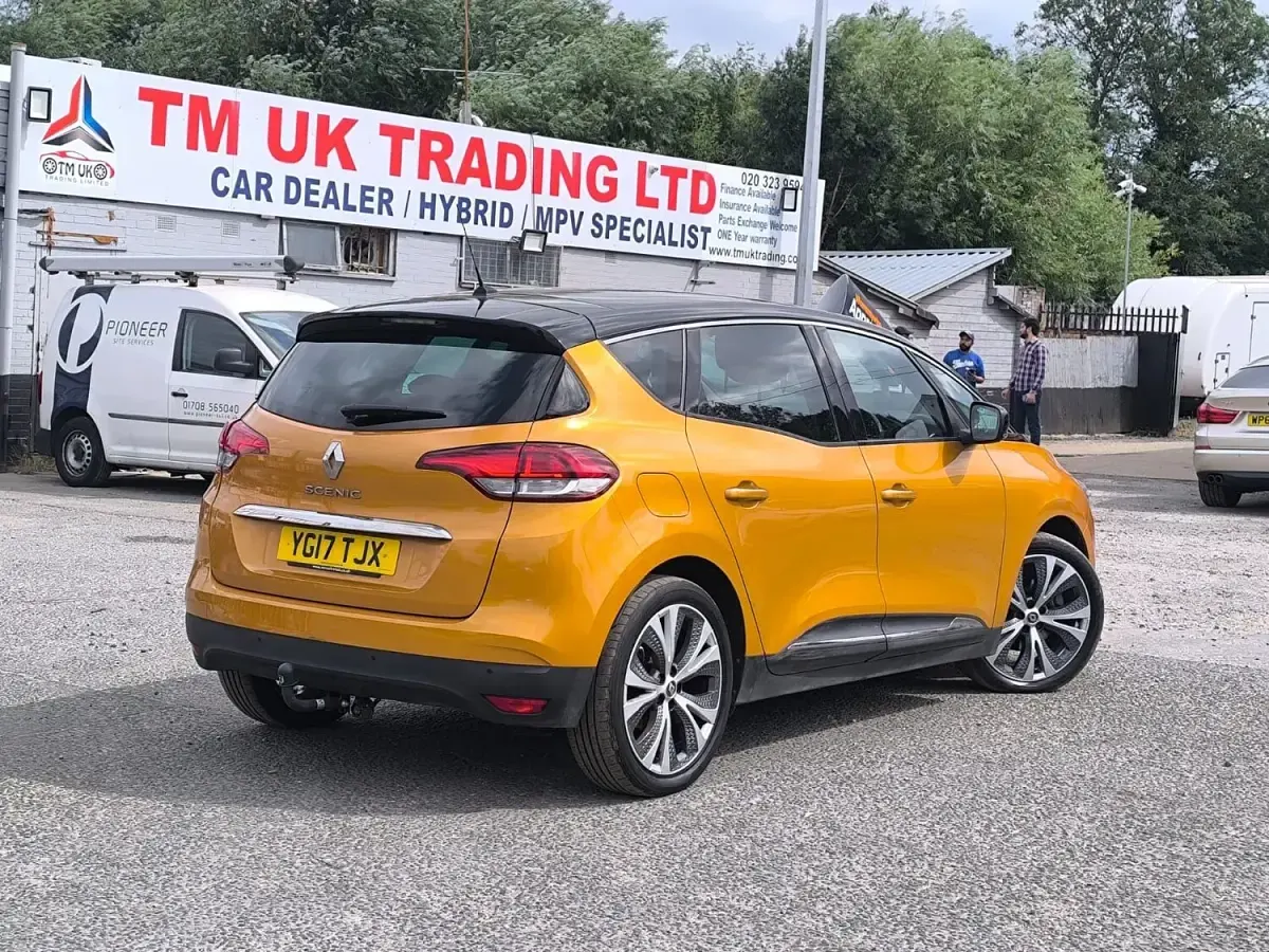 Used Renault Scénic Dynamique 2017 Yellow MPV