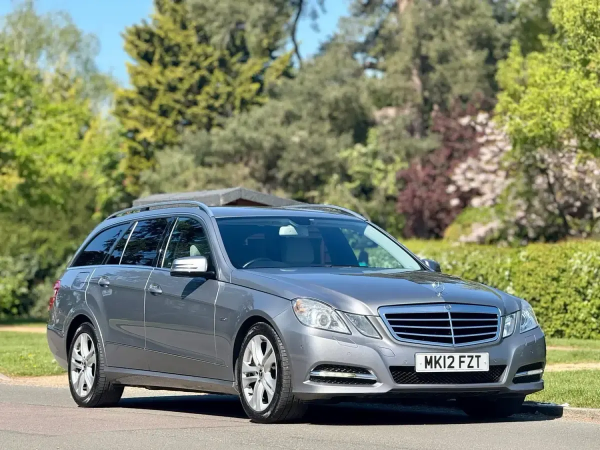 Begagnad Mercedes E220 Executive 170 HK (125 kW) 2012 Silver Kombi