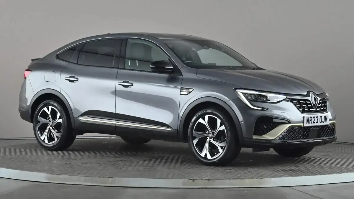 Begagnad Renault Arkana Engineered 142 HK (104 kW) 2023 Grå SUV