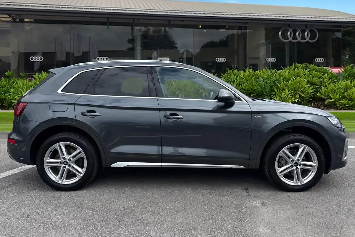 Used Audi Q5 S-Line 204 HP (150 kW) 2023 Grey SUV